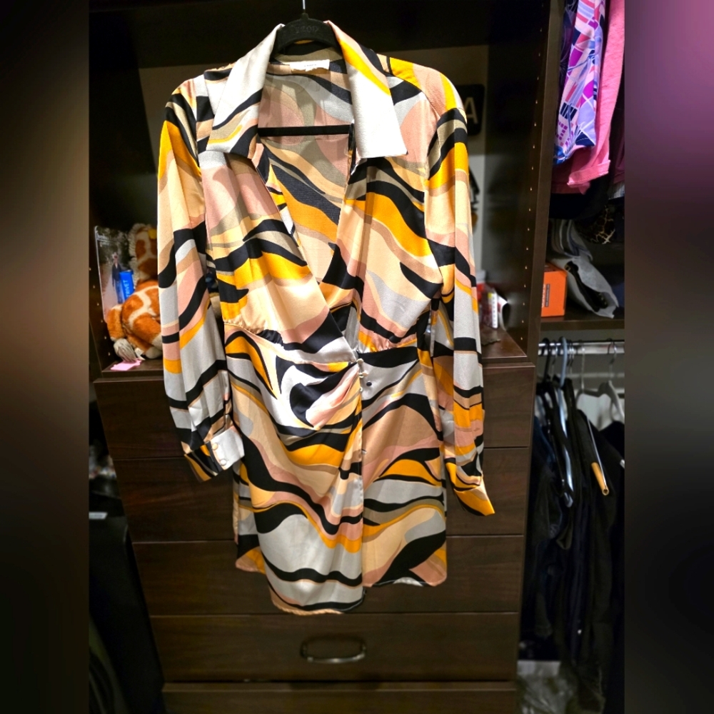 Entro Abstract Patterned Fabric - image 1